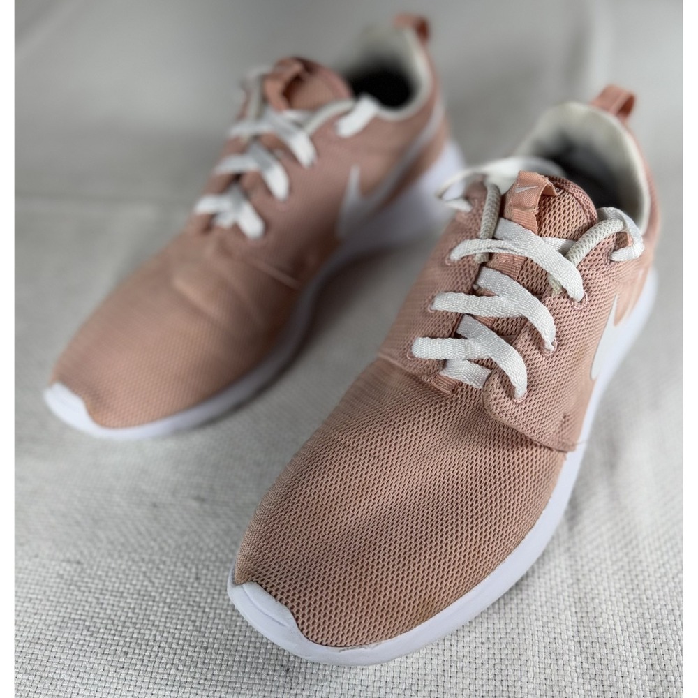 Nike Roshe One Shoes Womens Size 10 Lightweight Mesh Running 844994-603